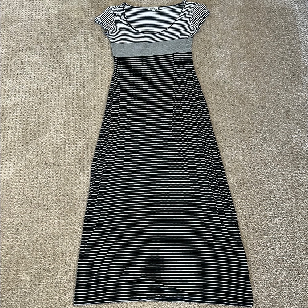 Max Studio Maxi Black and White Sheath Dress with Cap Sleeves - small